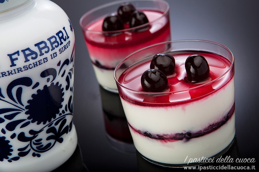 Panna-cotta-alle-amarene-Fabbri