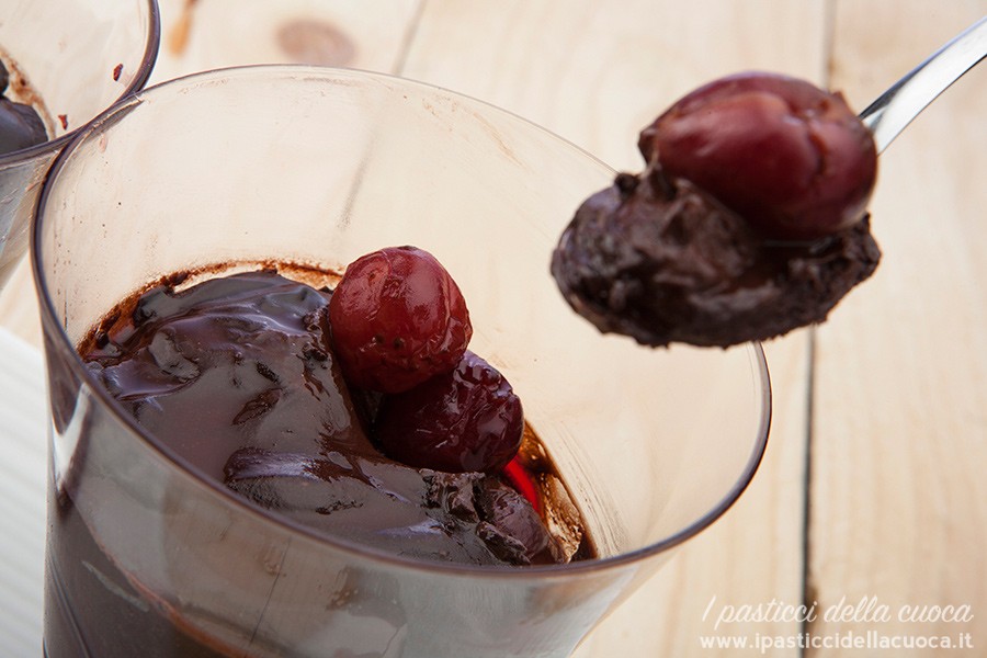 Mousse-con-ciliegie-al-pepe