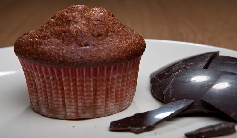 muffin al cioccolato dell'uovo di pasqua