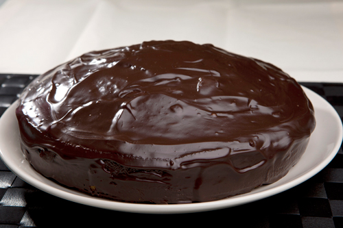 https://www.ipasticcidellacuoca.com/wp-content/uploads/2012/05/torta-al-caffe-con-glassa-al-cioccolato.jpg