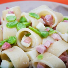 mega-anelli-con-fave-pecorino-e-pancetta