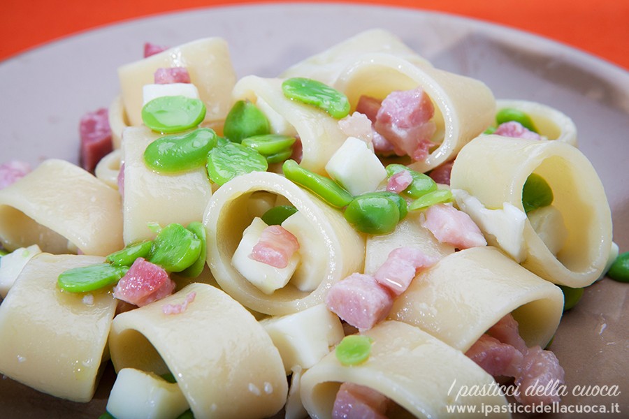 mega-anelli-con-fave-pecorino-e-pancetta