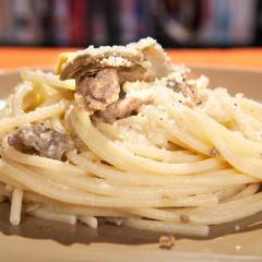 spaghetti-con-salsiccia-e-carciofi