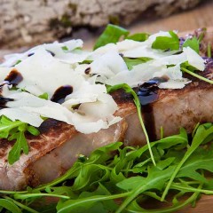 fiorentina-con-rucola-raspadura-glassa di aceto balsamico