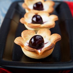 Pasticcini-con-amarene_evidenza