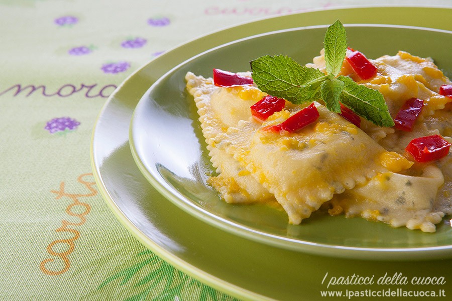 ravioli-con-pecorino-e-carciofi_lontani