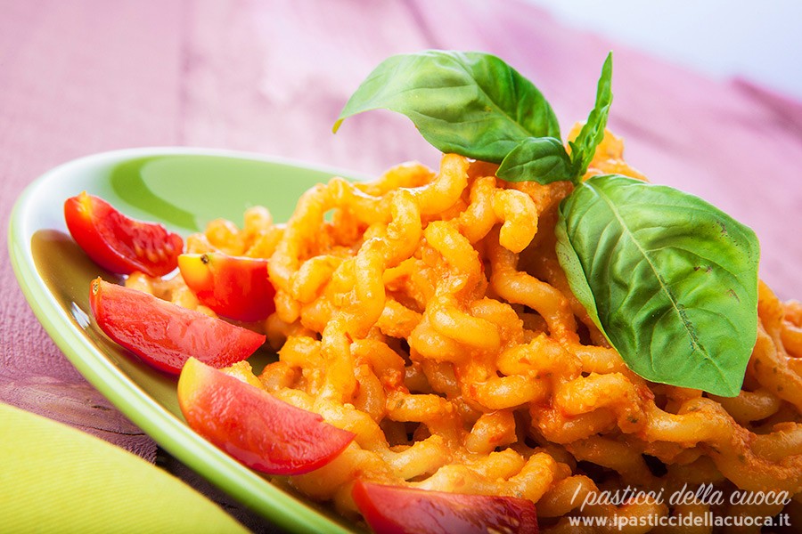 Fusilli-al-pesto-rosso