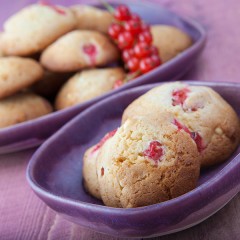 Biscotti-con-cioccolato-bianco-e-ribes_in-evidenza