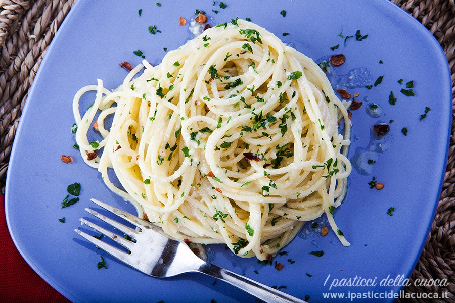 spaghetti-aglio-e-olio-cremosi_alto