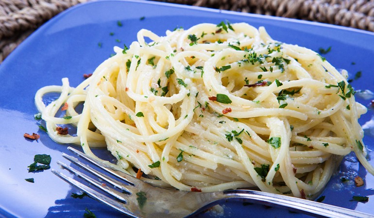spaghetti-aglio-e-olio-cremosi_vicino