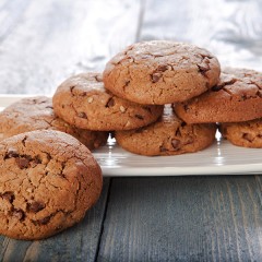 biscotti-con-gocce-di-cioccolato-in-evidenza