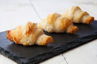 Mini-croissant-al-salmone_evidenza