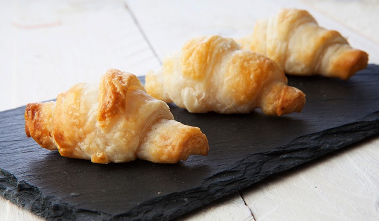 Mini-croissant-al-salmone_evidenza