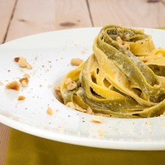 Tagliatelle-al-pesto-di-nocciole_evidenza