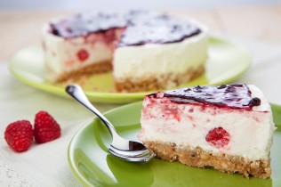 Cheesecake-ai-frutti-di-bosco_evidenza