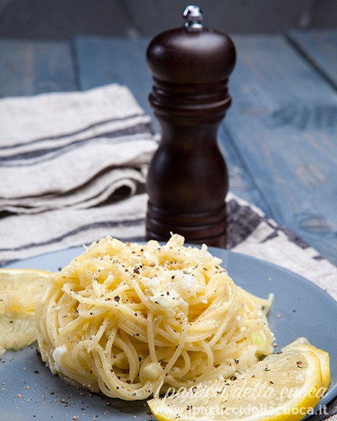 Spaghetti-al-limone-e-pecorino verticale