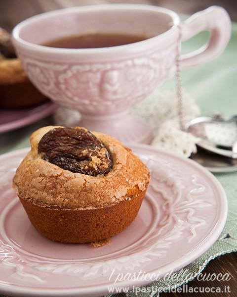 Muffin-con-mandorle-e-albicocche_tazza rosa
