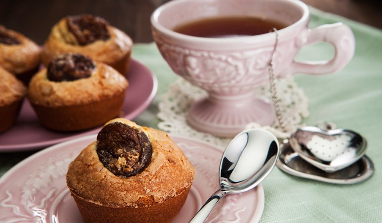 Muffin-con-mandorle-e-albicocche in primo piano