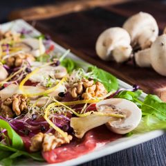 carpaccio di vitello con funghi e noci