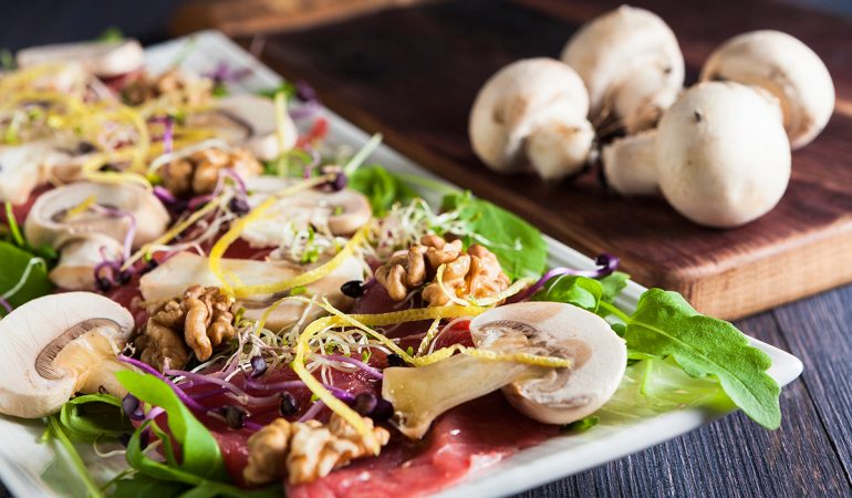 carpaccio di vitello con funghi e noci