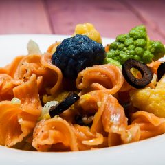 Pasta-di-lenticchia-con-cavolfiori-vista-da-vicino