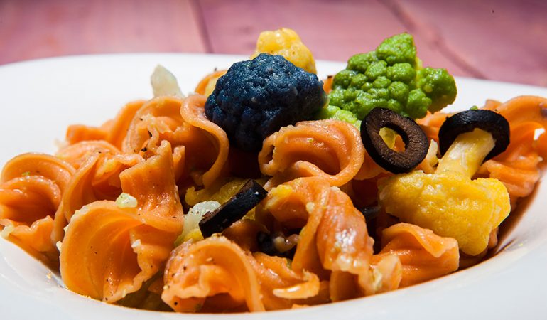 Pasta-di-lenticchia-con-cavolfiori-vista-da-vicino