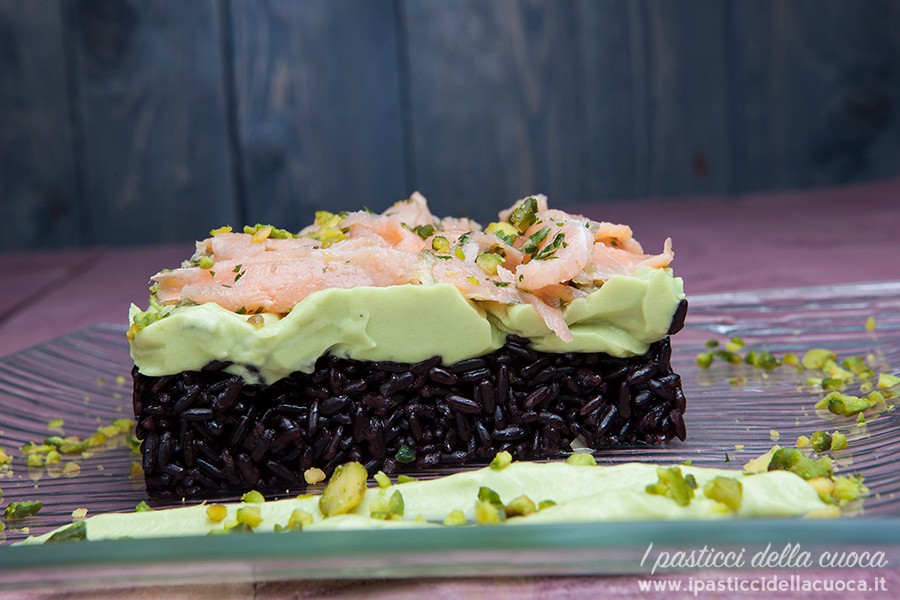 Riso-venere-con-avocado-e-salmone_2