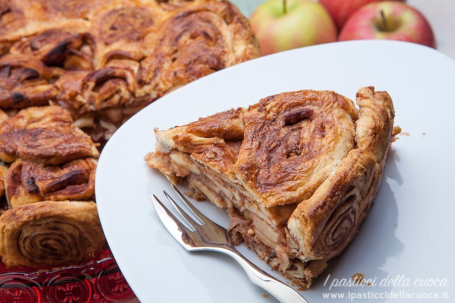 Fetta di torta alla mele e cannella