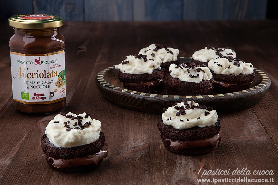 Tortine alla Guinnes ripiene di Nocciolata con glassa al mascarpone e panna_1