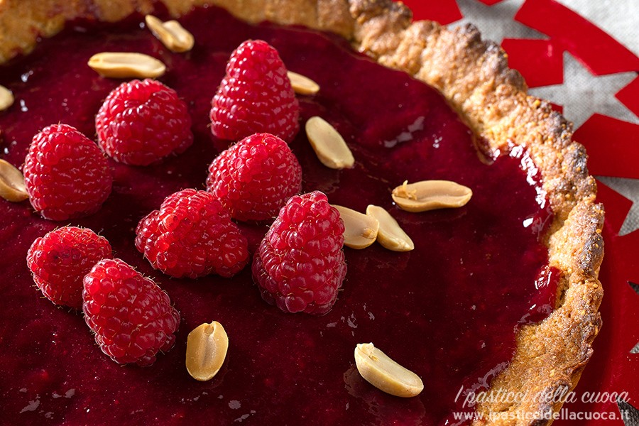 Crostata-di-arachidi-e-lamponi_PRIMO-PIANO