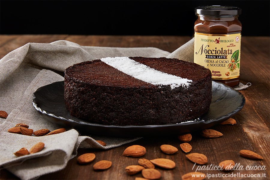 Torta-alla-quinoa-e-nocciolata_Rigoni