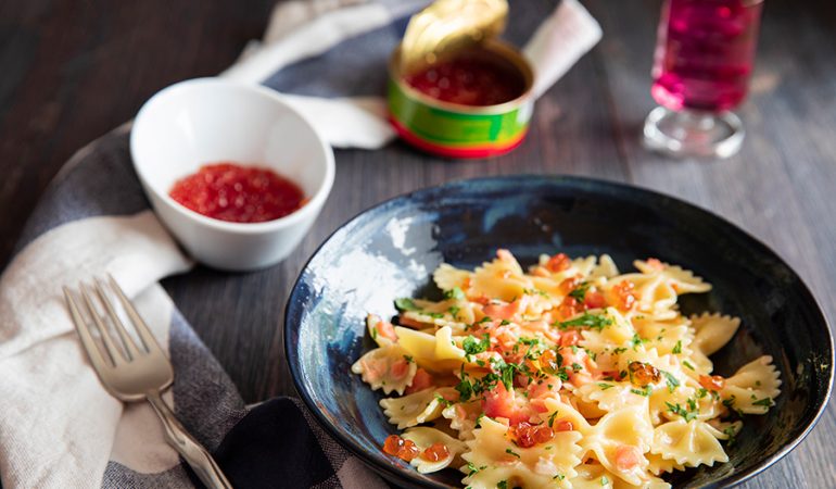 Farfalle-con-salmone-e-caviale_